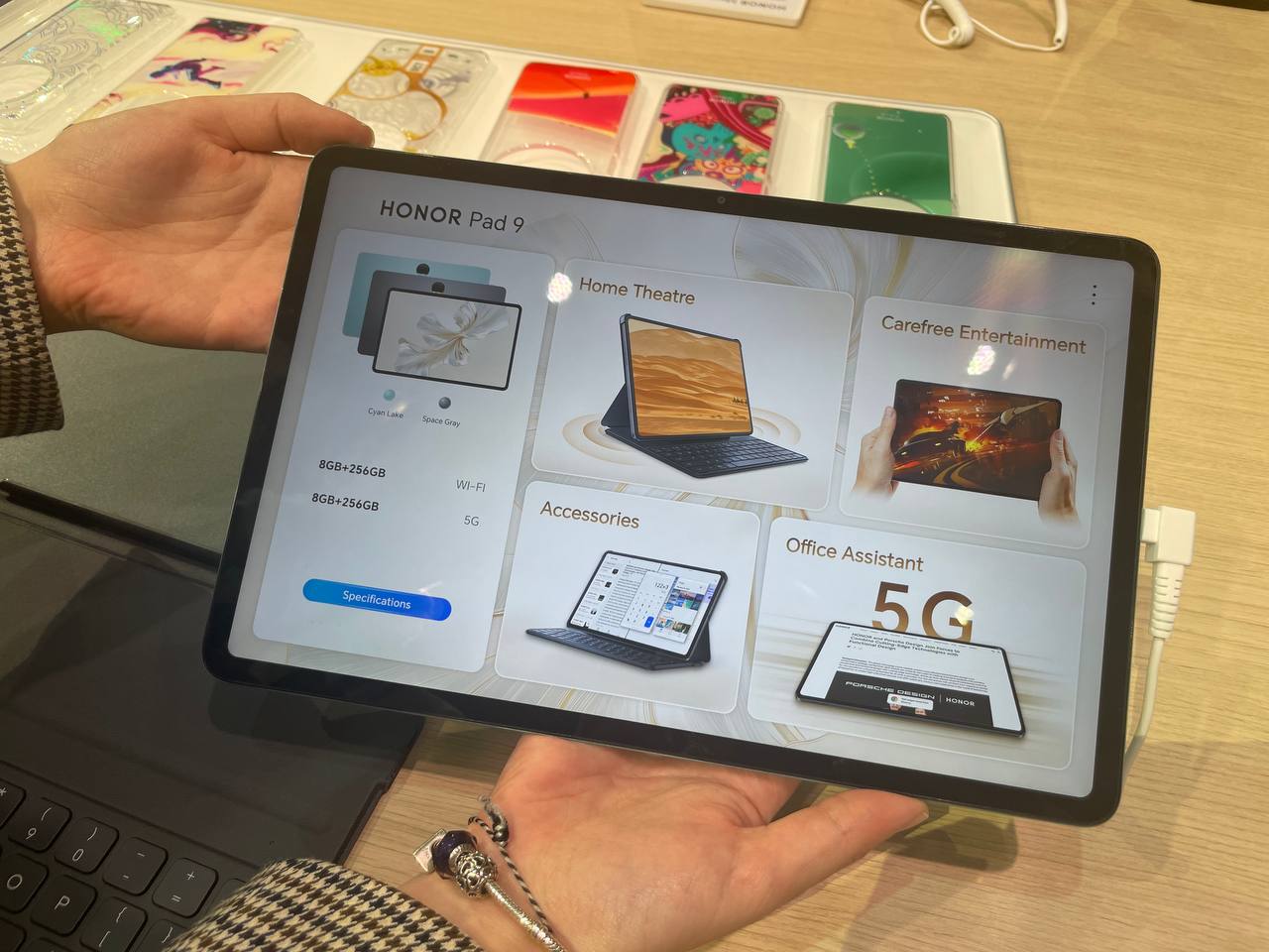 Fotografía de la tablet Honor Pad 9 exhibida durante el MWC de Barcelona 2024