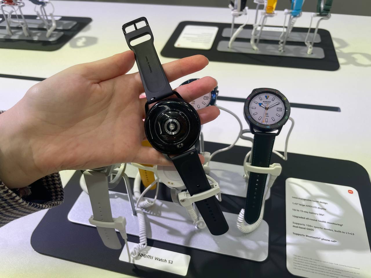Fotografía del Xiaomi Watch S3 tomada durante su exhibición en el MWC de Barcelona 2024