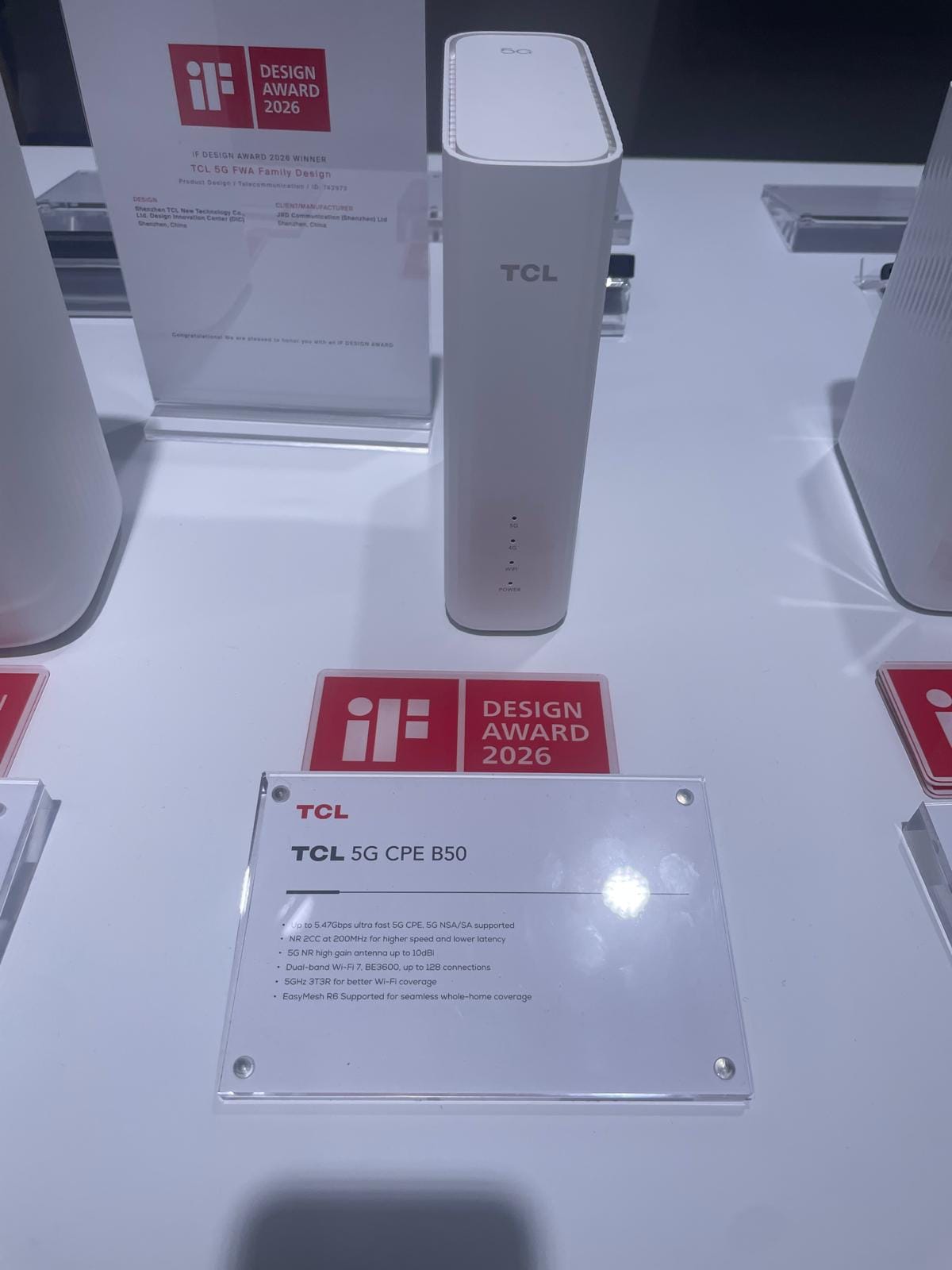 Fotografía del TCL 5G CPE B50 en el MWC 2026 de Barcelona