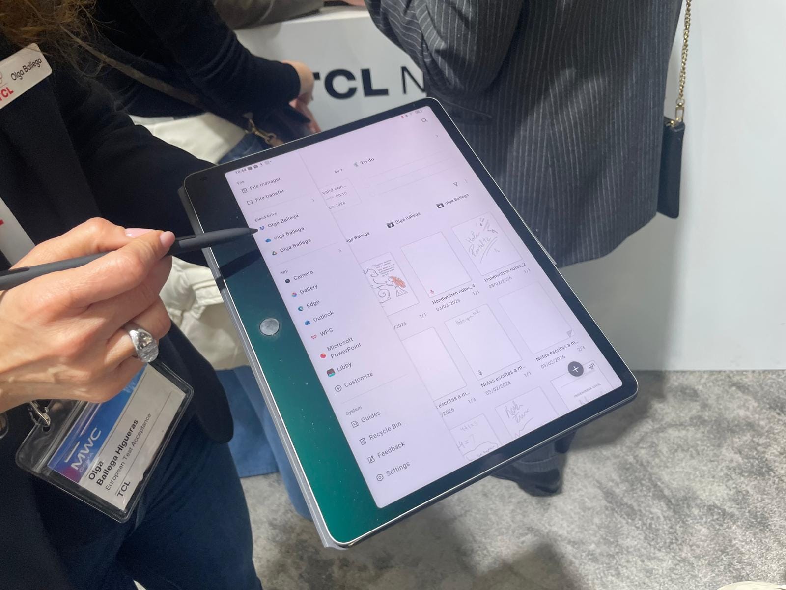 Fotografía de la TCL Note A1 NXTPAPER durante el MWC 2026 de Barcelona