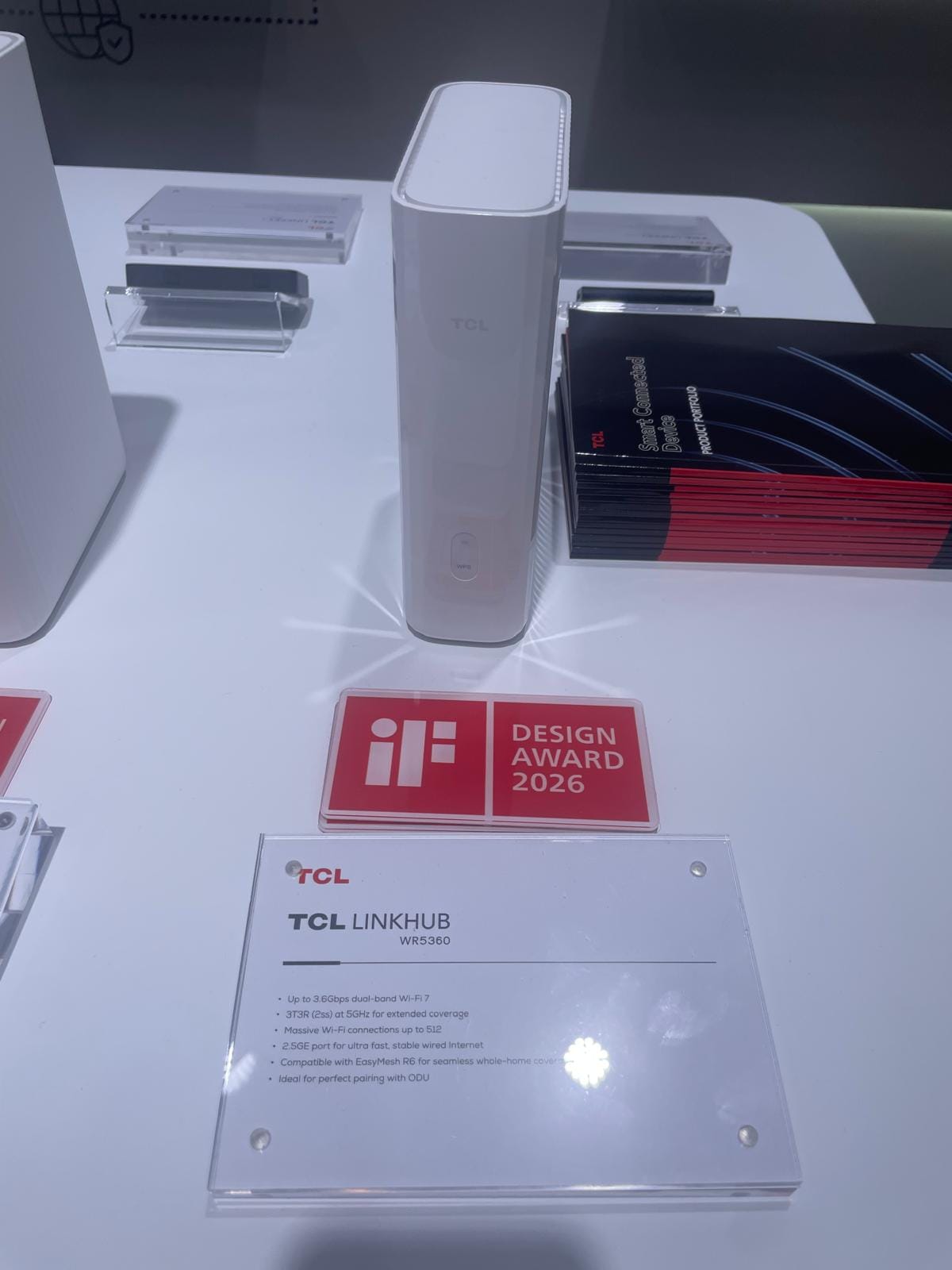 Fotografía del TCL LINKHUB WR5360 en el MWC 2026 de Barcelona