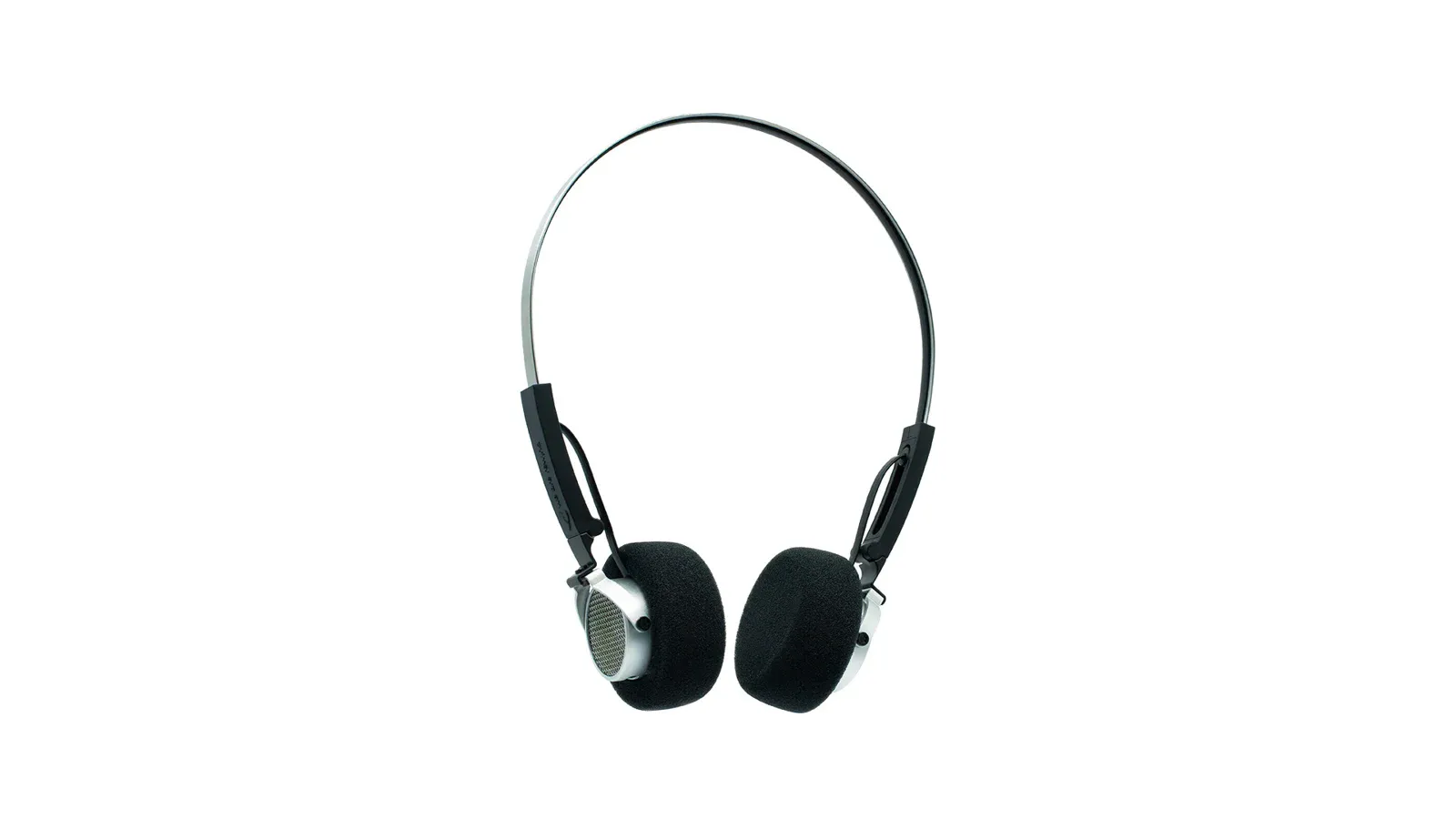 Imagen promocional de los nuevos auriculares Freddie de la marca We are rewind con diseño retro