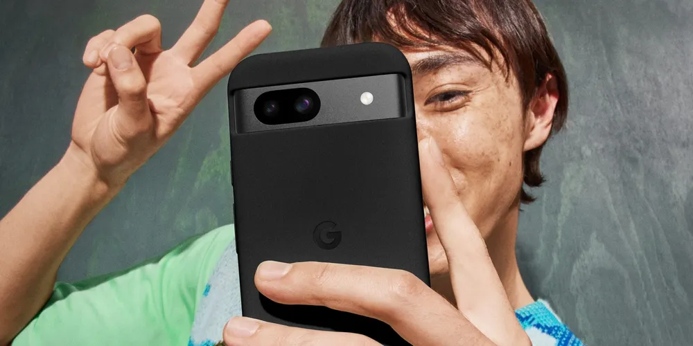 Imagen promocional de la funda oficial del Google Pixel 8a