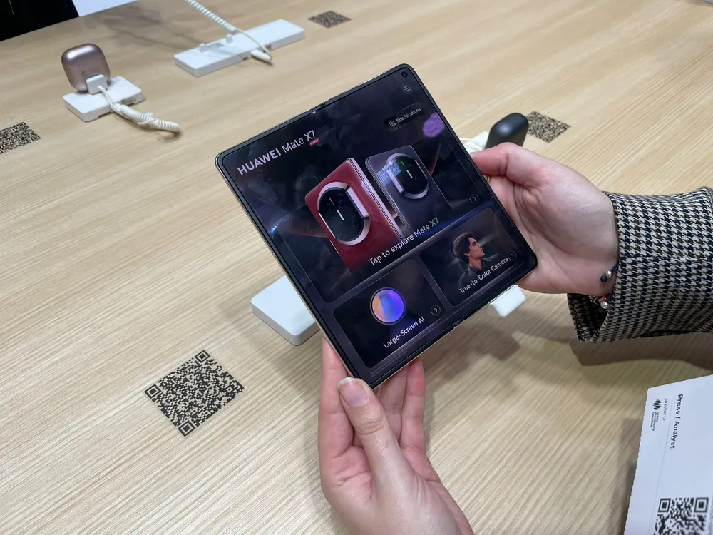 Fotografía del Huawei Mate X7 en su presentación en el MWC 2026 de Barcelona