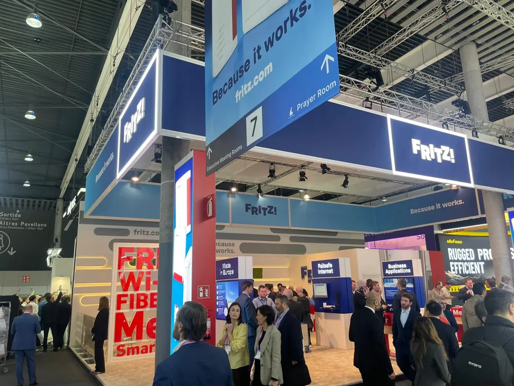 Fotografia del expositor de FRITZ! tomada durante el MWC 2026 de Barcelona